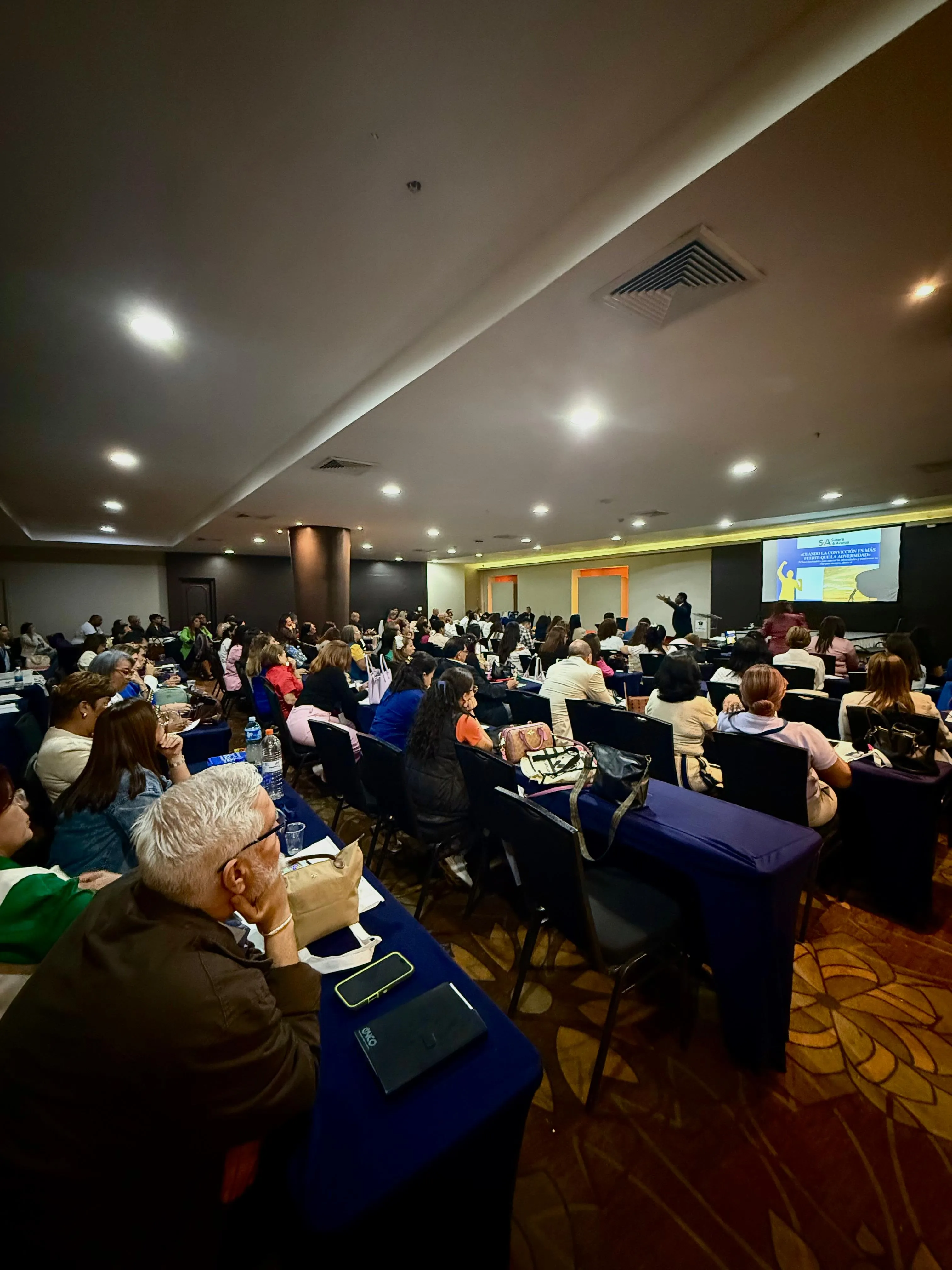 Ponencia magistral lleno total